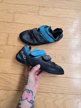 Five Ten | Rogue VCS black blue suede sporty rock climbing shoes | WMS 7